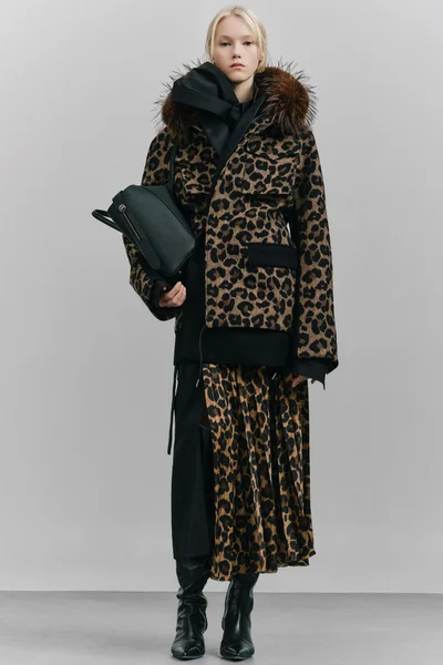 Look 16